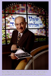 Rabbi Harold M. Schulweis in 1998 at the Valley Beth Shalom synagogue in Encino, Calif., where he led the congregation.
